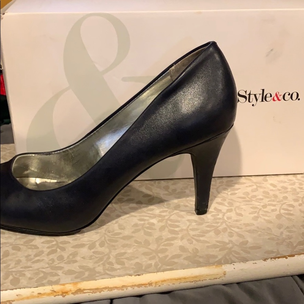 Navy heels